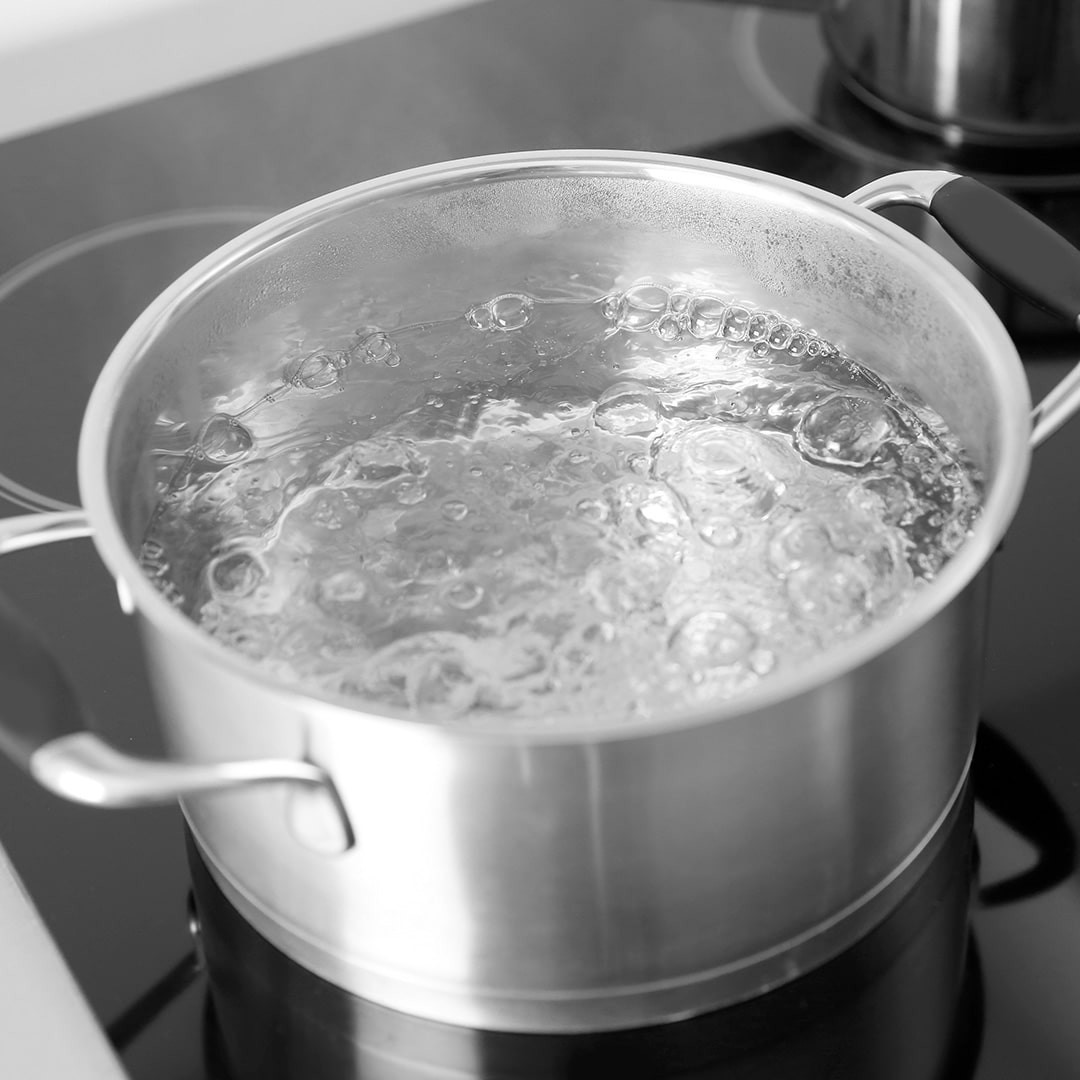 Nước từ máy lọc nước khác nhau thế nào với nước đun sôi để nguội ?